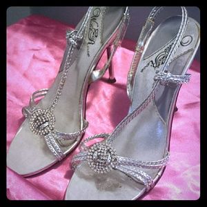 SILVER OPEN TOED HEELS