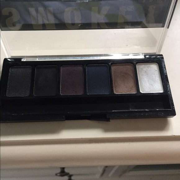 NYX smokey pallet