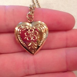Metal heart opening necklace