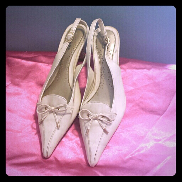 FIONI CREAM POINTED HEELS WITH STRAP BACKS