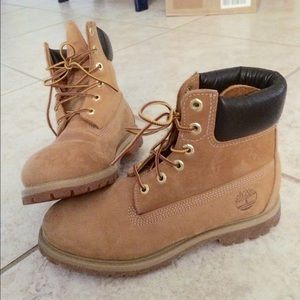 Tan timberland work boot