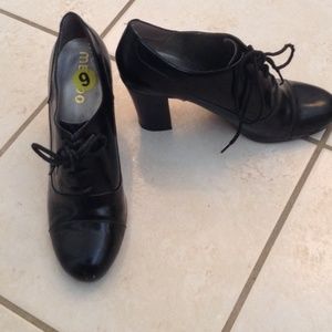 Black block heel Oxford shoe