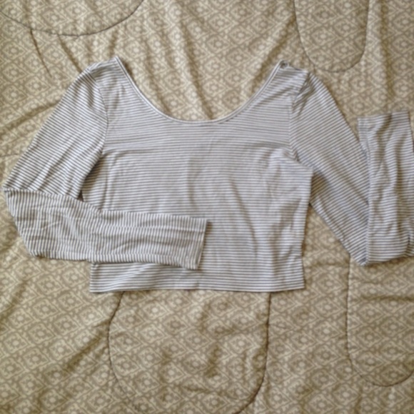 Long sleeve crop top
