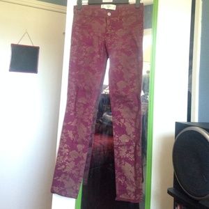 Brand new never worn A&F burgundy and gold jeans