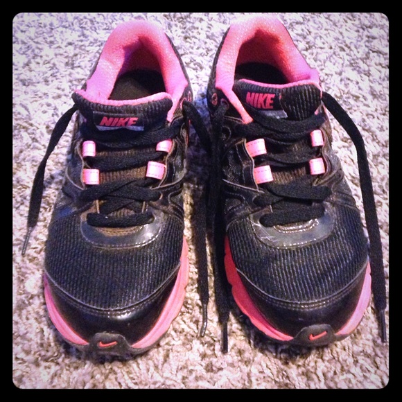 Black and Pink Nike's