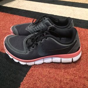 Nike black & pink running shoes size 7
