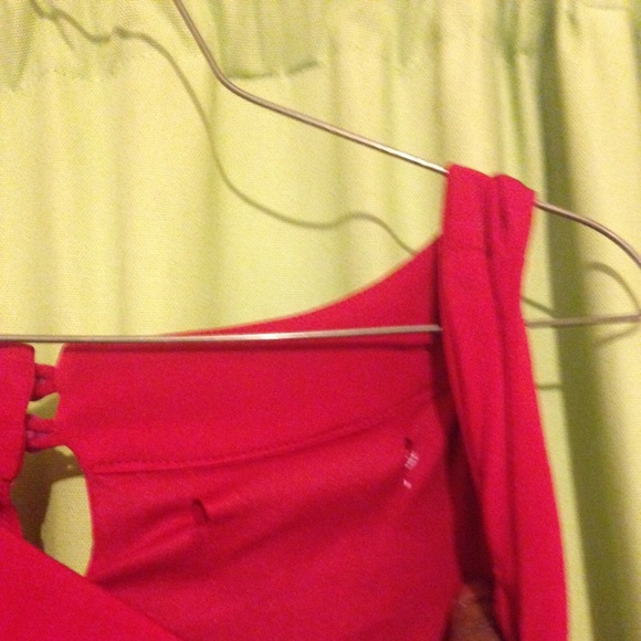 Beautiful red dress - Picture 2 of 2