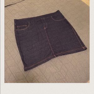 Stretchy denim skirt