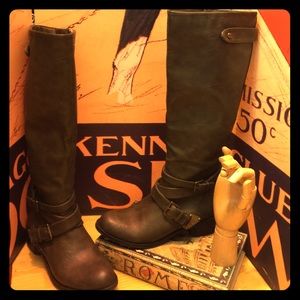 Cathy Jean Dark Grey 71/2 M Boots