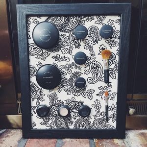Magnetic Makeup Board (Paisley)