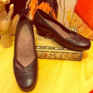 Clarks Navy Blue Pumps