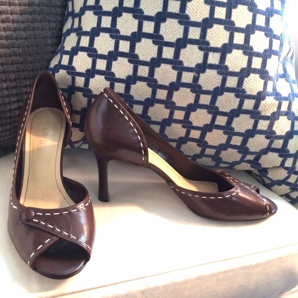 Vintage Inspired Peep Toes - Picture 2 of 4