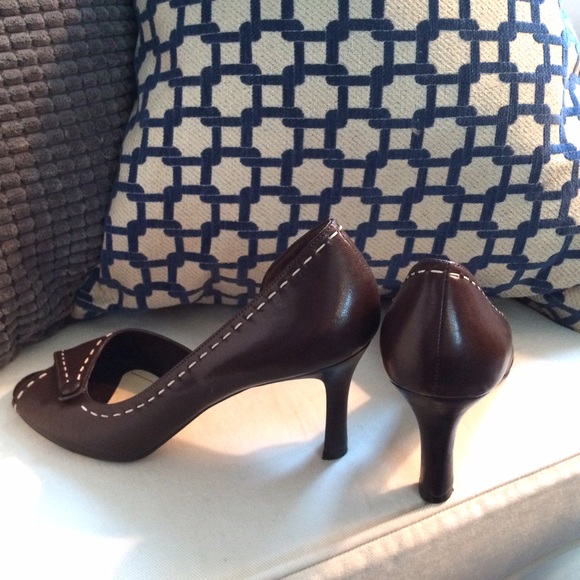 Vintage Inspired Peep Toes - Picture 3 of 4