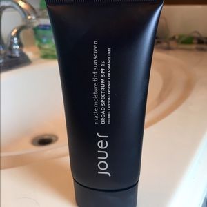 Jouer Matte Moisture Tint