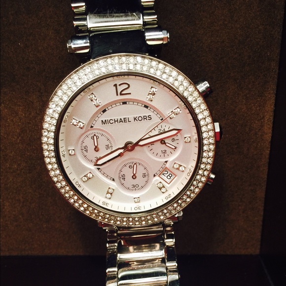Style#: MK5353
100% Authentic
Excellant condition