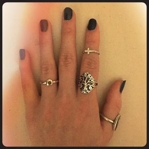Adorable cross midi ring!