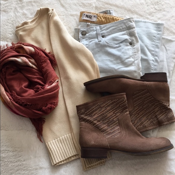 Carlos Santana Beige Suede Boots Size 10