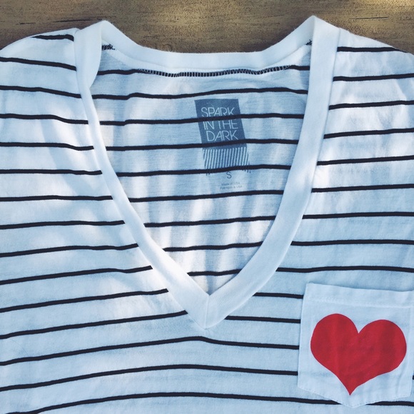 ❤️UO V-Neck❤️ - Picture 2 of 2