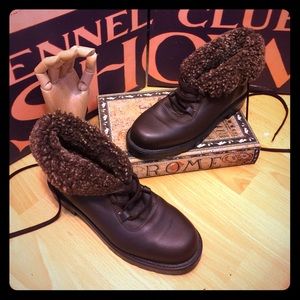 NWOT Brown 71/2 Ugg ankle boot