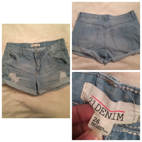 Distressed cuffed denim Jean shorts - Picture 2 of 3