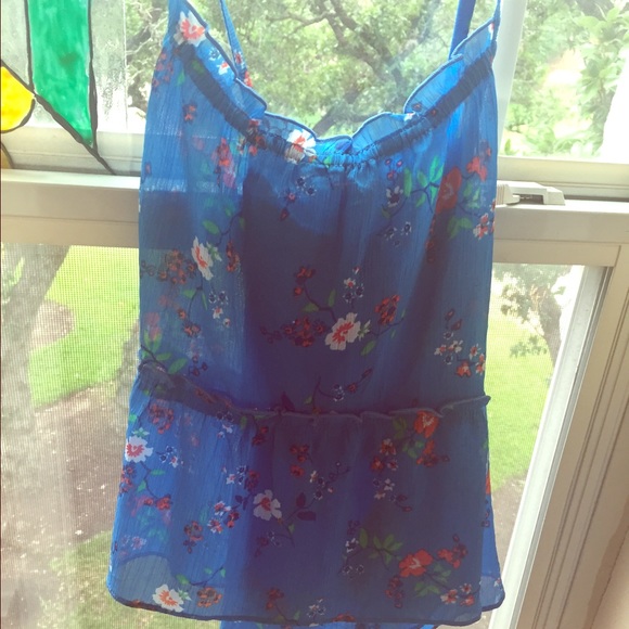 Sheer and light Hollister top