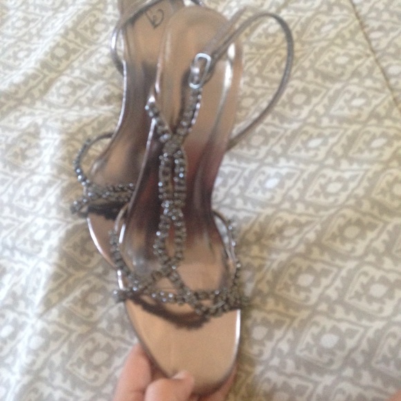 Heels - Picture 2 of 3