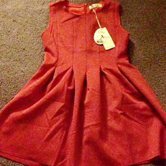 Red dress! - Picture 2 of 2