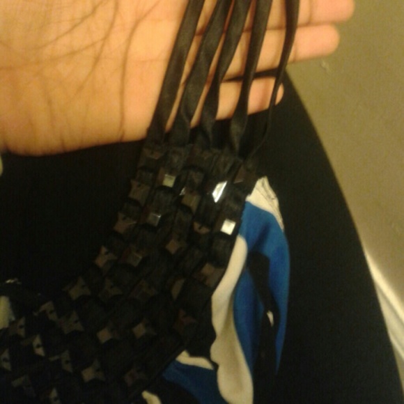 Pretty blue, Blac, and white zigzag blouse - Picture 4 of 4