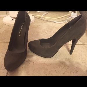 Dark grey suede pumps