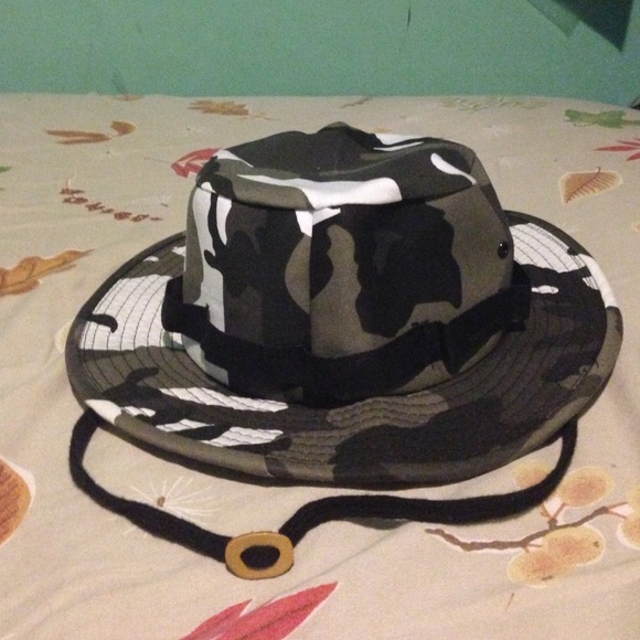 White camo bucket hat - Picture 1 of 1