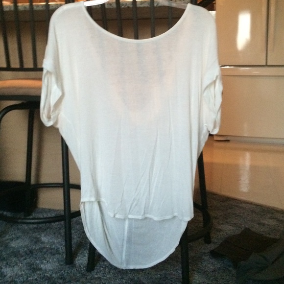 NWT Amber Rose White Flowy Top - Picture 1 of 2