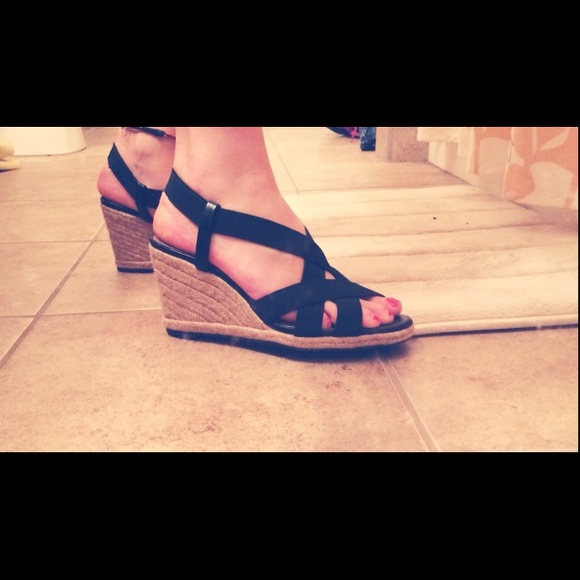Merona Low Wedge Sandal. Barely Worn.