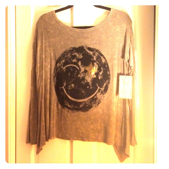 Vintage washed L/S tulip back w/ winking smiley 😉