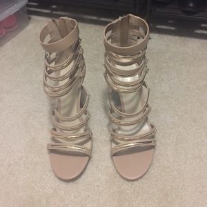 Super cute nude strappy heels with gold.