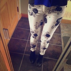 *final price*American Eagle Floral Jeans