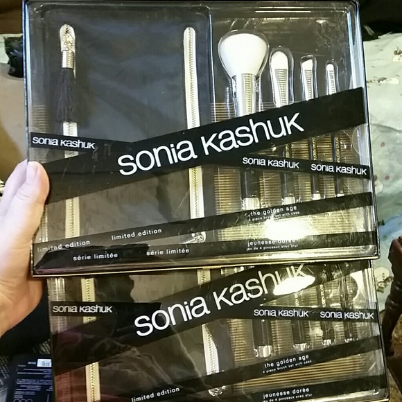 2 Sonia Kashuk The Golden Age brush set