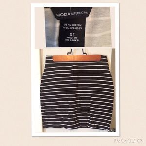 VS stretch mini skirt & VS Tee