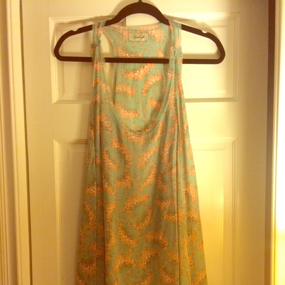 Sleeveless printed tank with pockets