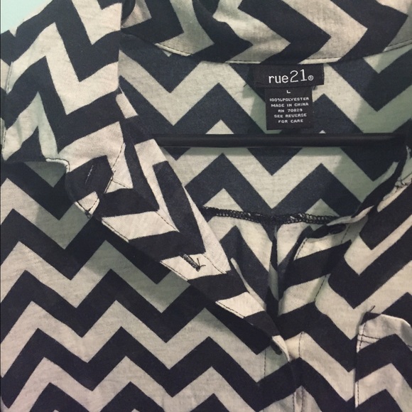 Chevron Button-Up Top✖️✖️✖️ - Picture 4 of 4