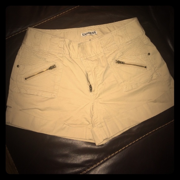 Express khaki color shorts