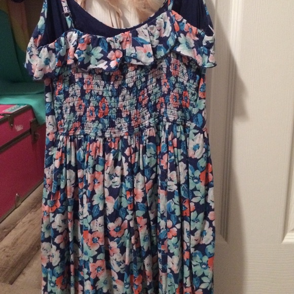 Dress - Picture 3 of 3