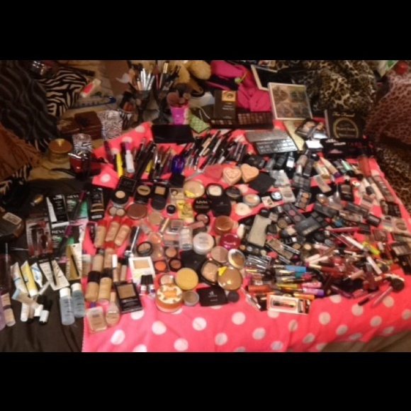 My makeup collection😻