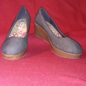 American Eagle Wedges