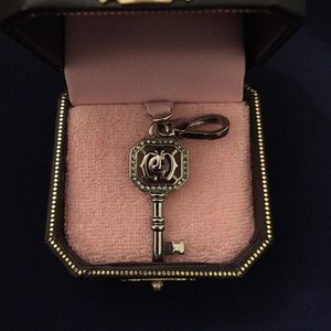 Juicy Couture JC Pave Logo Key Charm (silver)