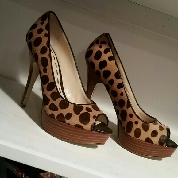 BRAND NEW . NEVER WORN  PUMP - Picture 2 of 2