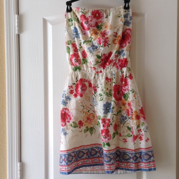 Charlotte Russe Dresses & Skirts - Floral, eyelet strapless dress.