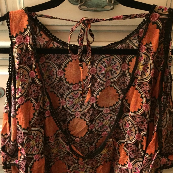 Open back/shoulder tie top - Picture 4 of 4