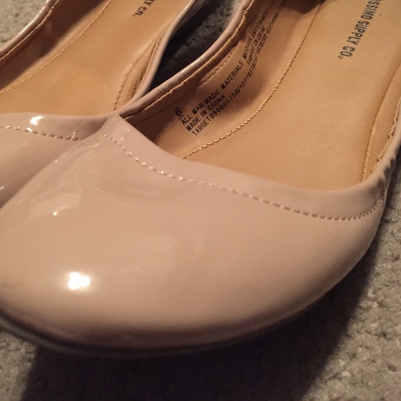 Flats - Picture 2 of 4