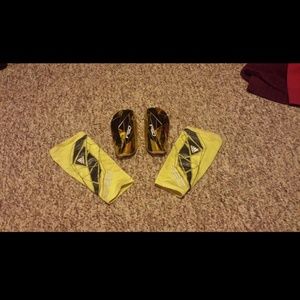 ⭕SOLD⭕ Adidas f-50 shin guards and sleeves