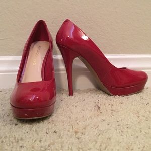 Arturo Chiang red pump